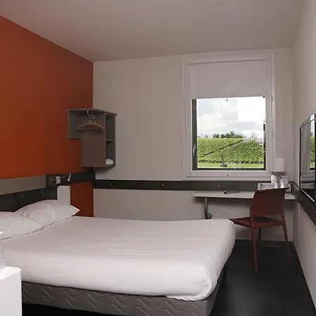 Ibis Budget Porte De Genève Hotel 2*